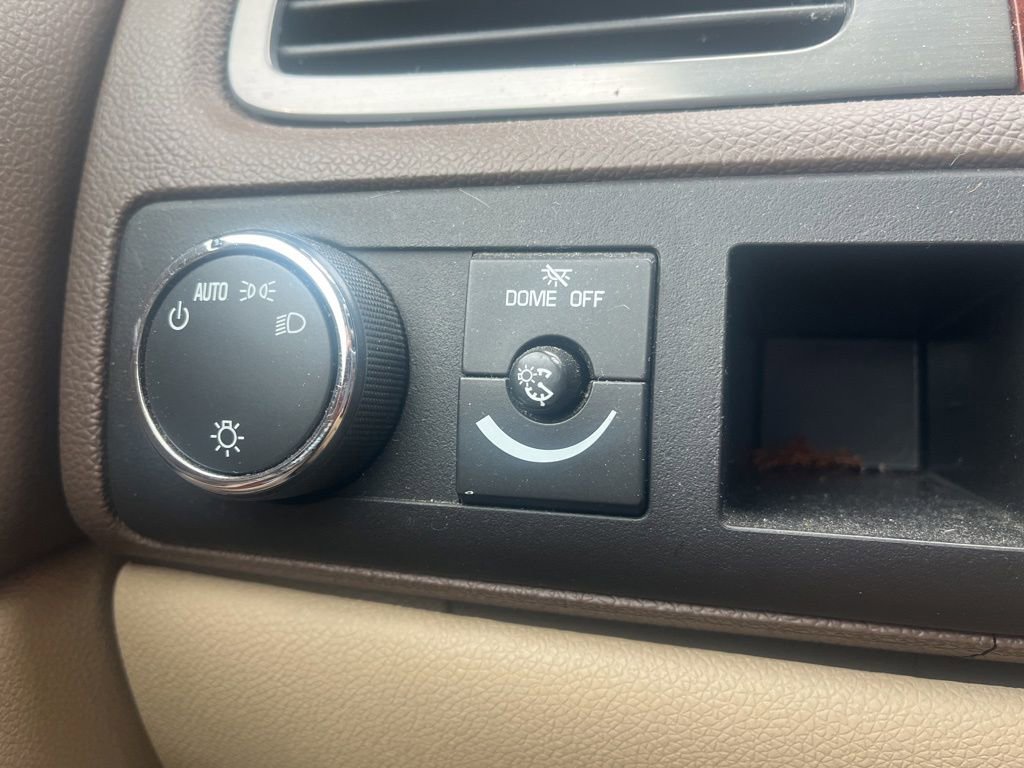 Used 2011 Chevrolet Suburban LS RWD image 20