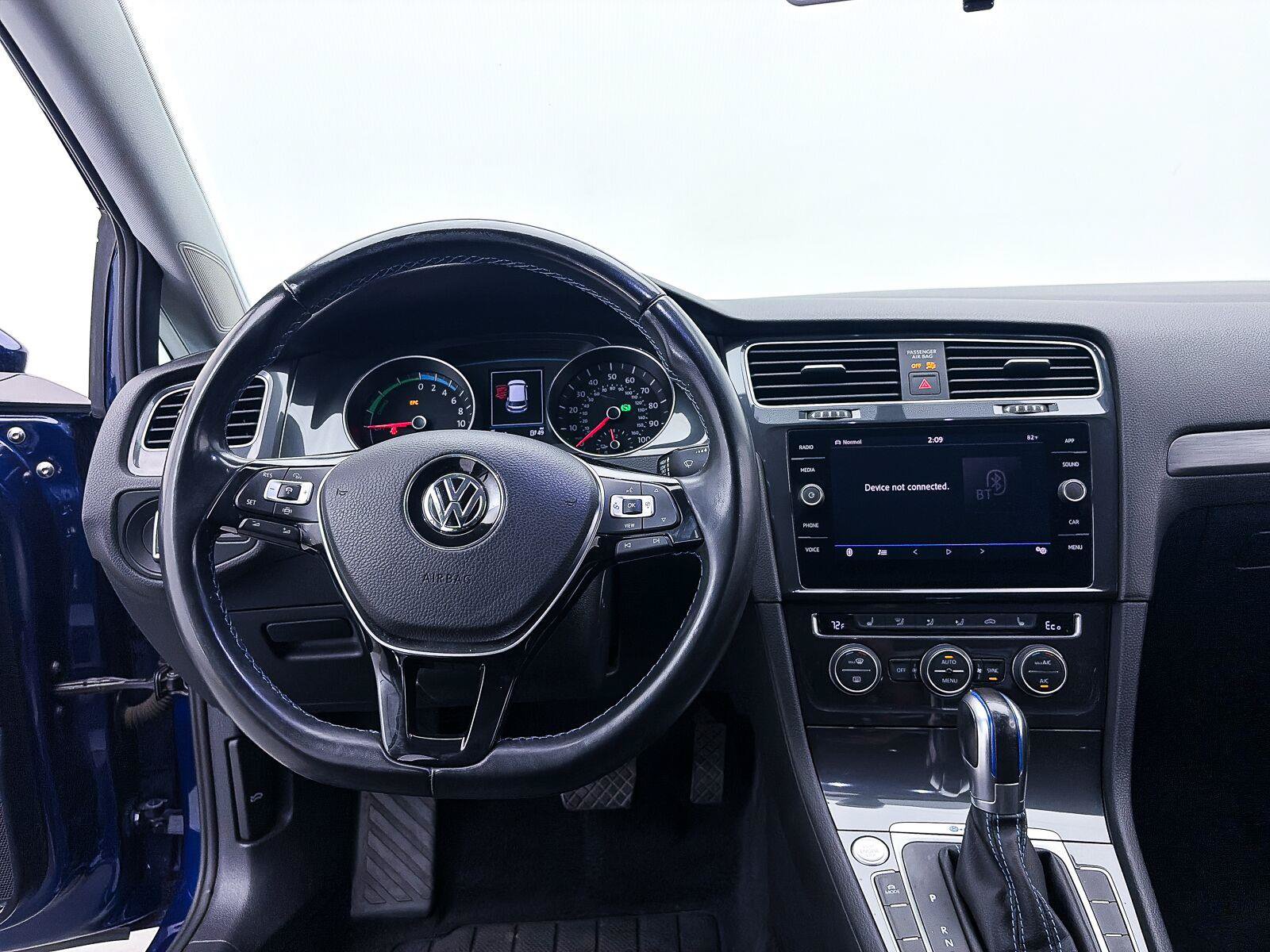 Used 2019 Volkswagen e-Golf SE w/ Driver Assistance Package FWD image 3