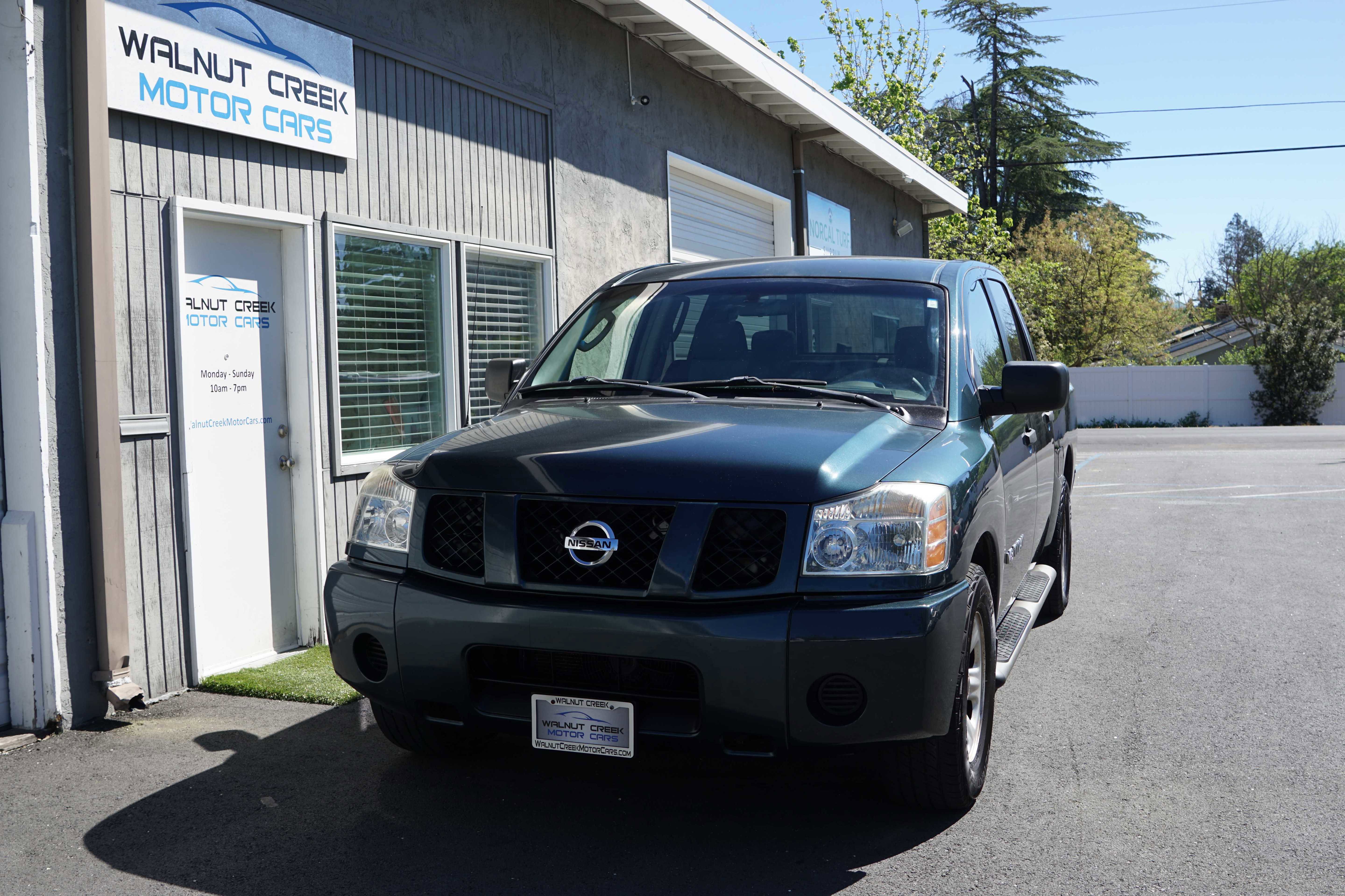 Used 2005 Nissan Titan XE image 2