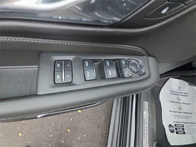 Used 2024 GMC Yukon XL Denali image 13