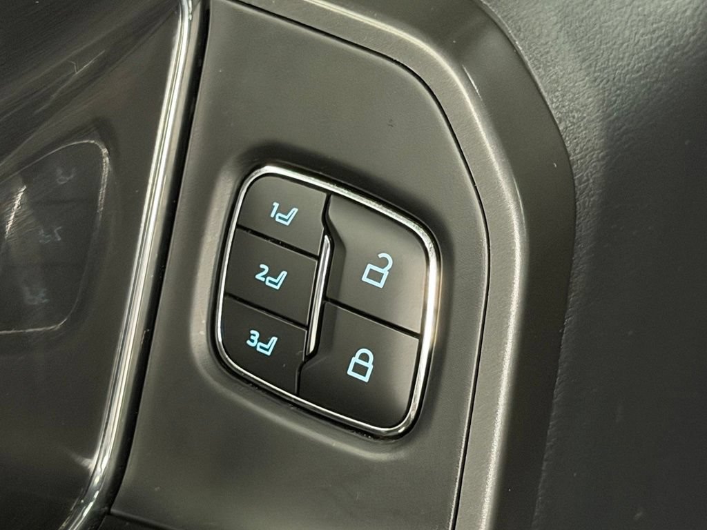 Used 2025 Ford F150 Lariat AWD/4WD image 33