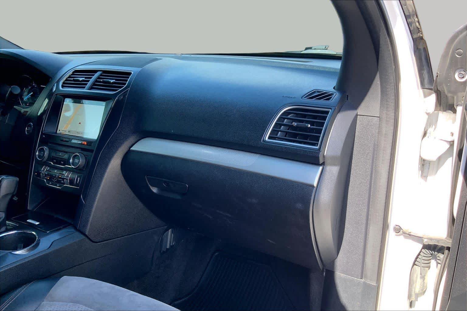 Used 2017 Ford Explorer XLT w/ Equipment Group 202A FWD image 19
