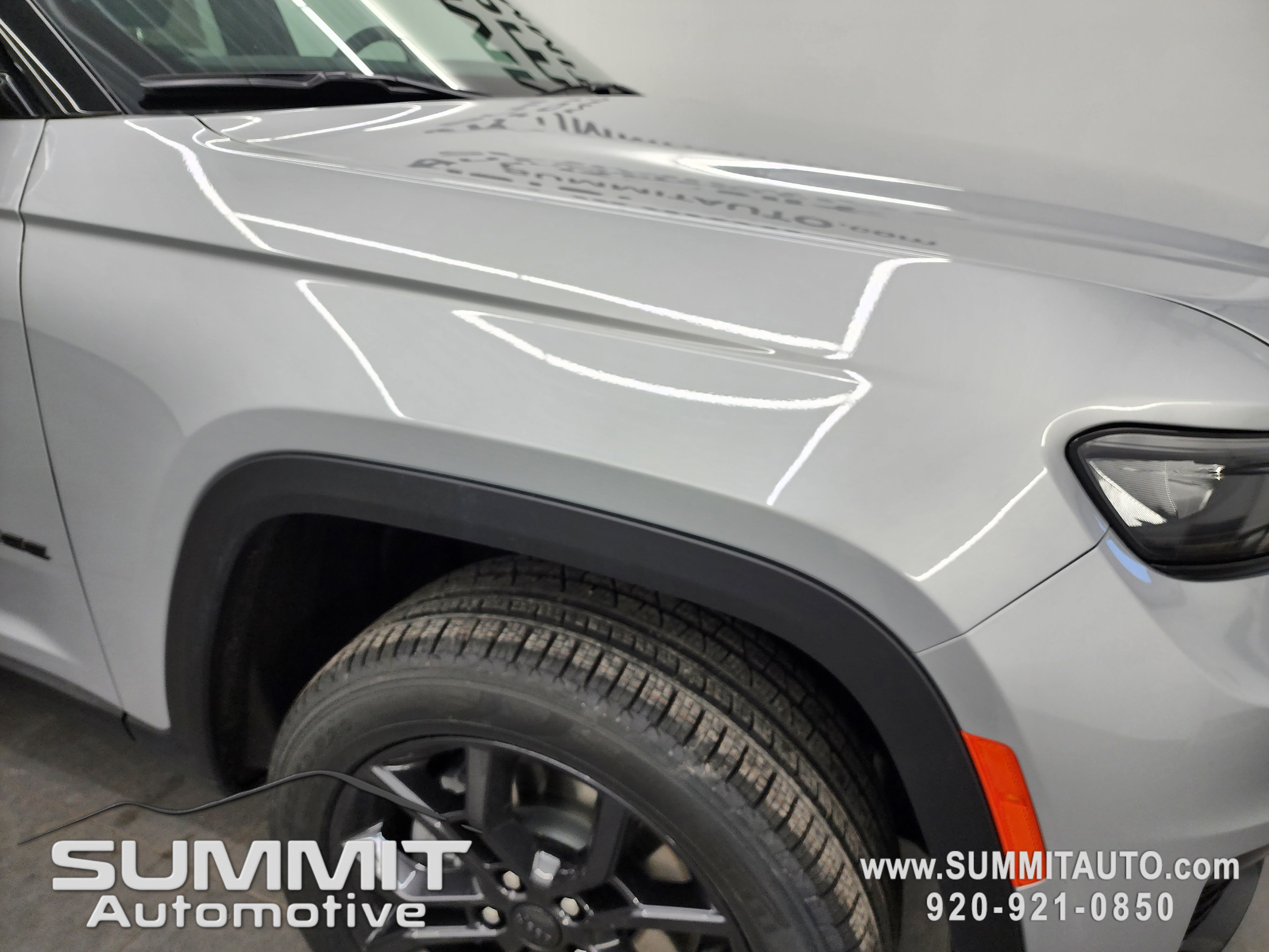 New 2025 Jeep Grand Cherokee L Limited w/ Trailer Tow Package image 23