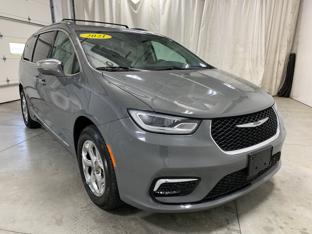 Used 2021 Chrysler Pacifica Limited w/ Premium & Safety Sphere Group AWD/4WD image 2
