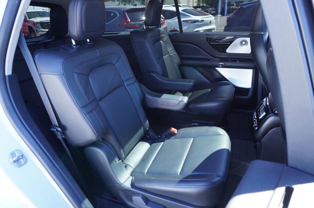 Used 2023 Lincoln Aviator Reserve w/ Equipment Group 201A image 9