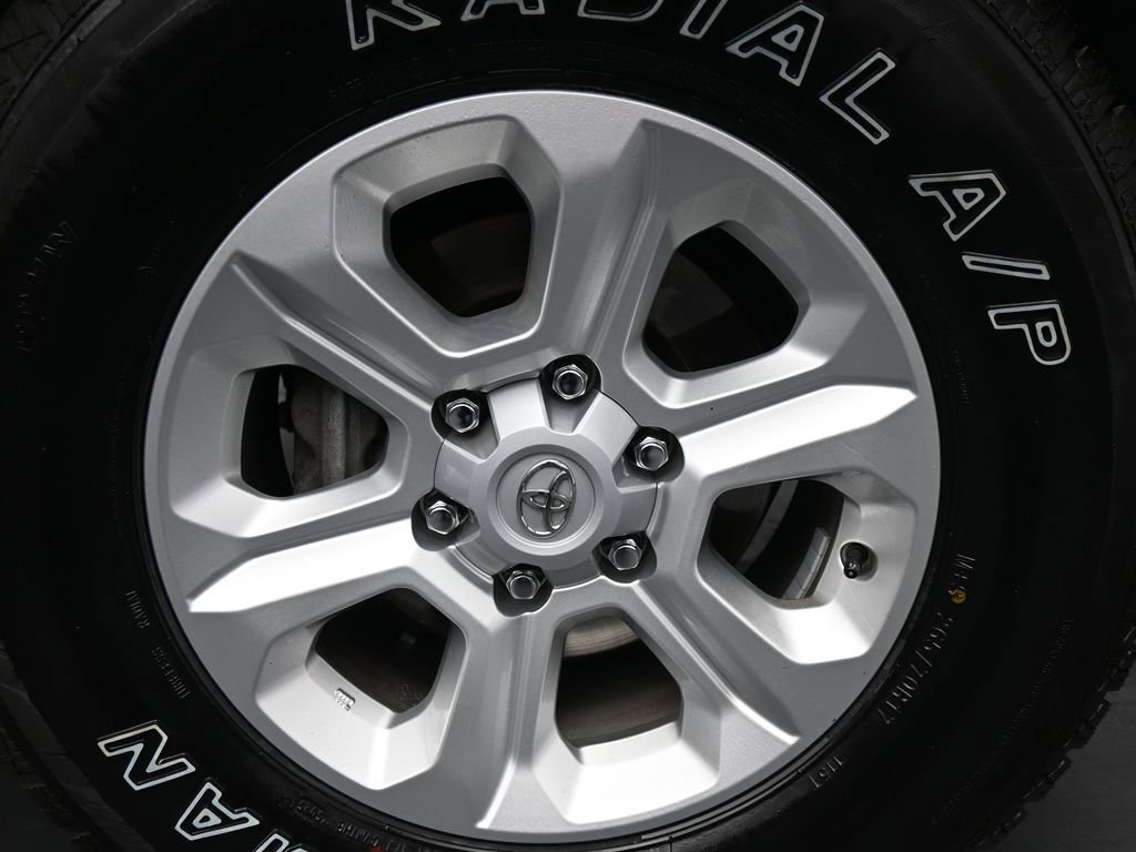 Used 2024 Toyota 4Runner SR5 AWD/4WD image 11