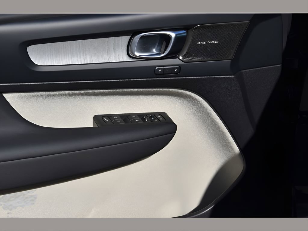 New 2026 Volvo XC40 B5 Ultra w/ Protection Package Premier image 30