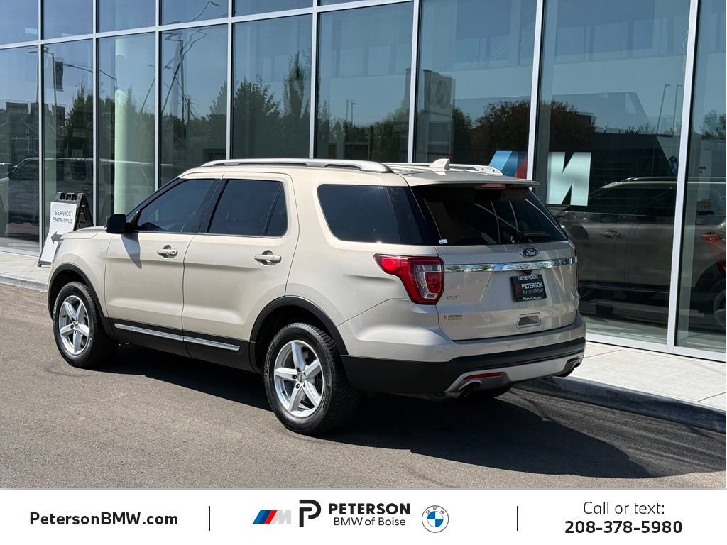 Used 2017 Ford Explorer XLT w/ Equipment Group 202A AWD/4WD image 3