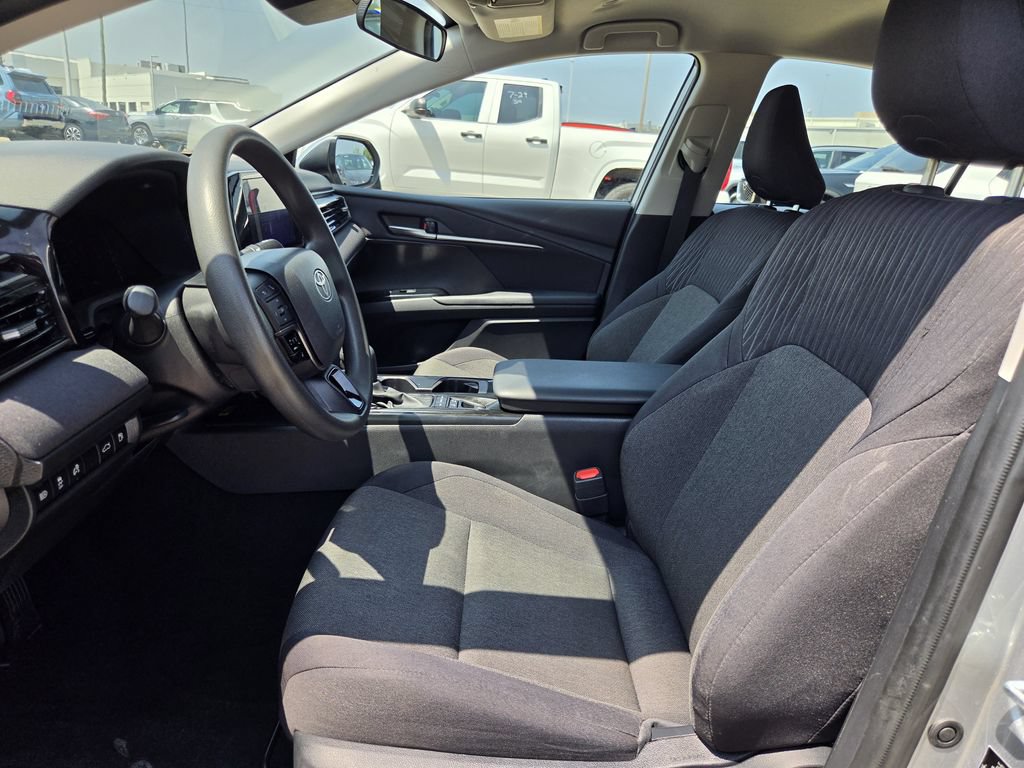 Used 2025 Toyota Camry LE FWD image 27