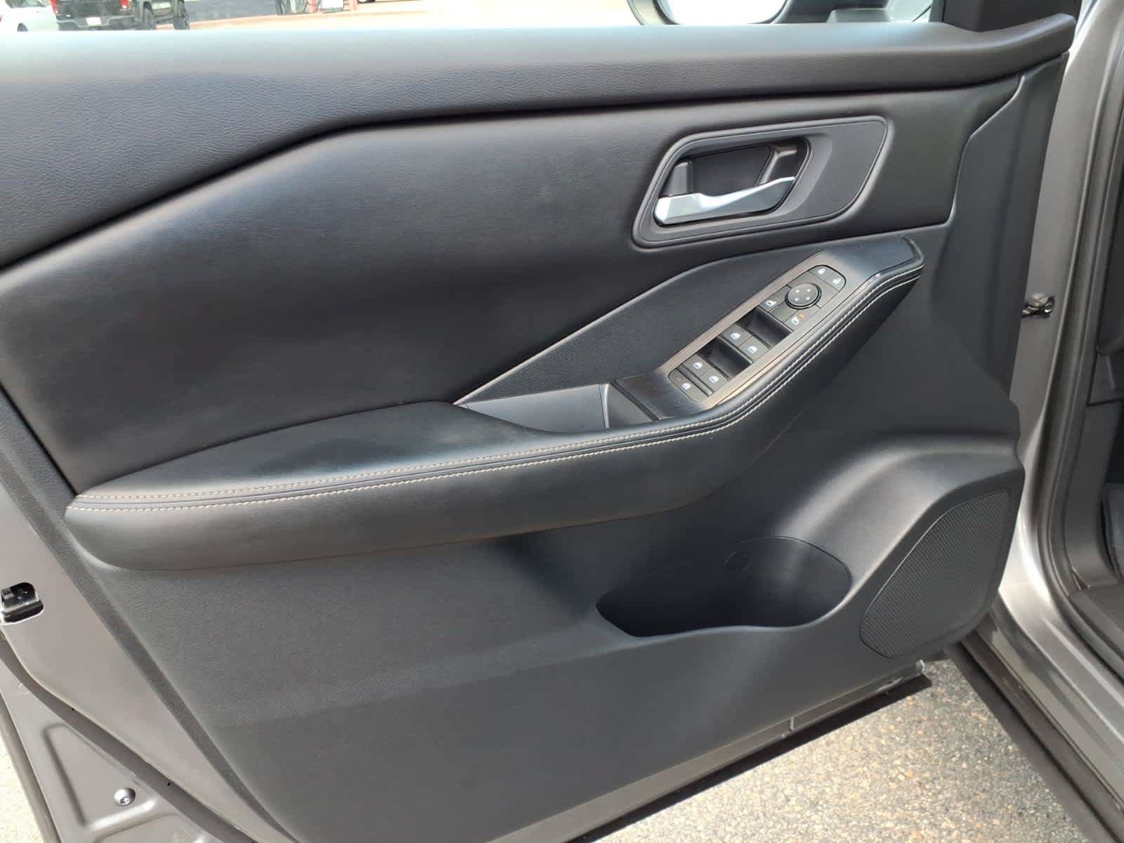 Certified 2024 Nissan Rogue SV AWD/4WD image 10