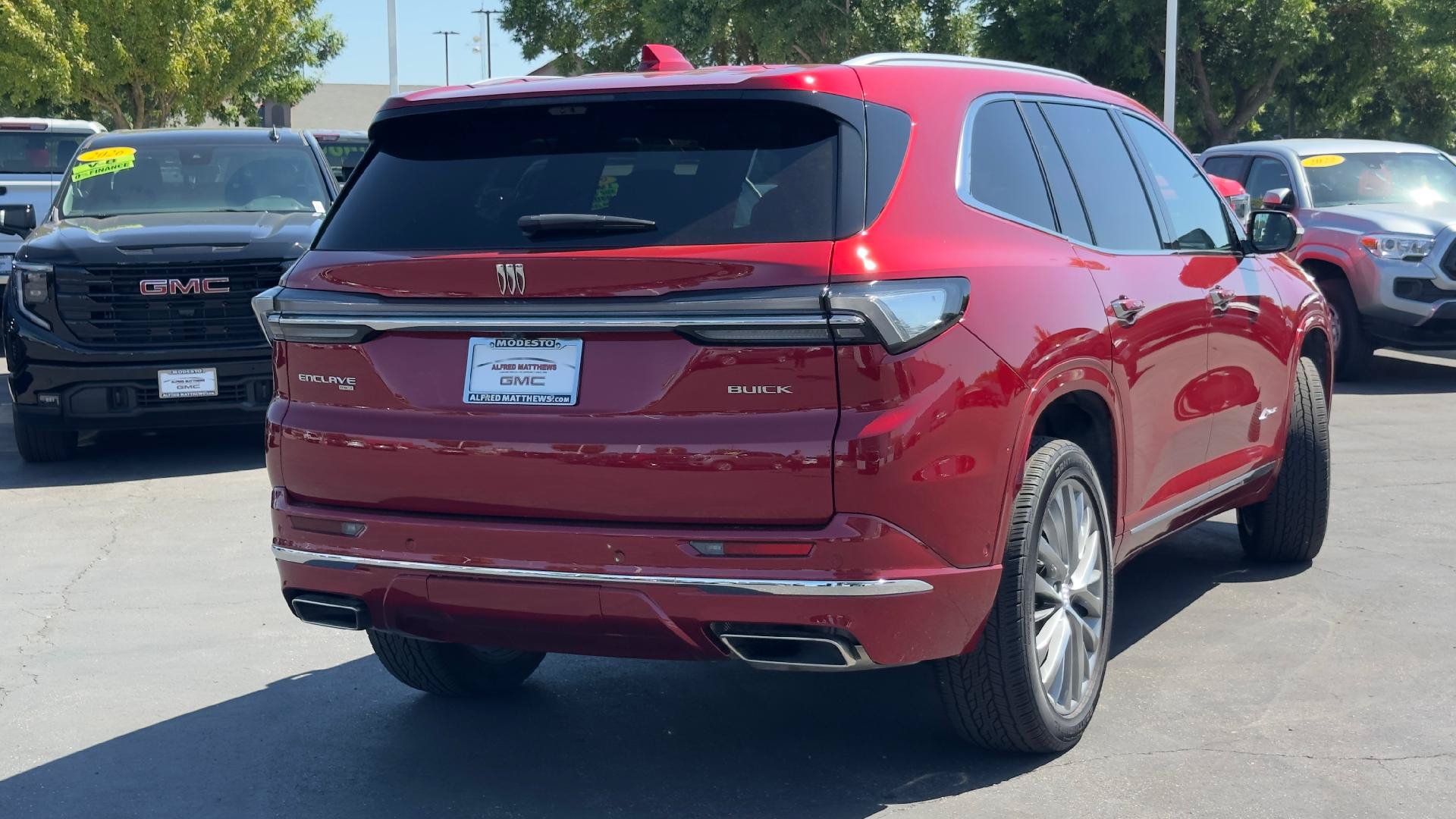 Used 2025 Buick Enclave Avenir w/ Super Cruise Package AWD/4WD image 5