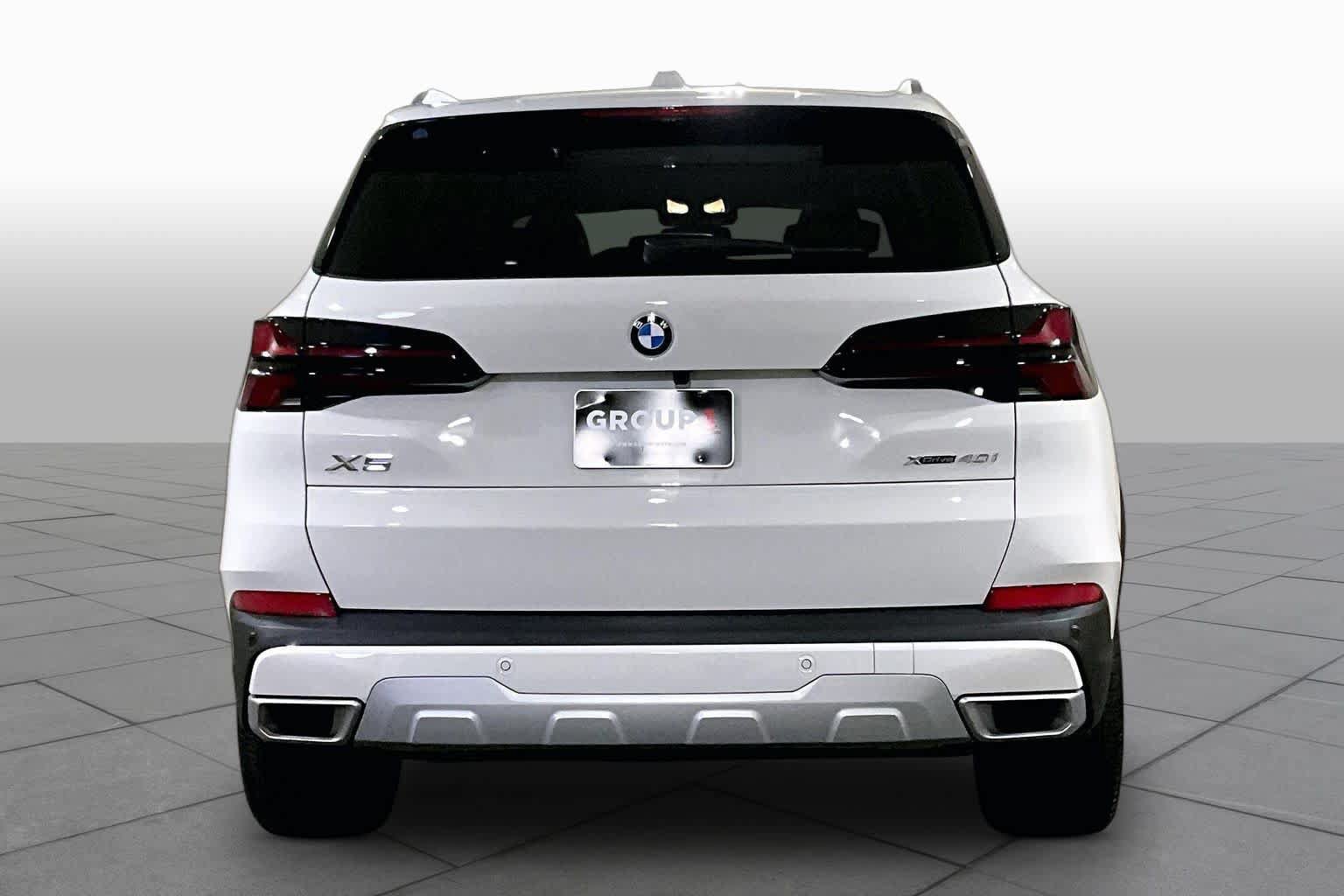 Certified 2025 BMW X5 xDrive40i w/ Parking Assistance Package AWD/4WD image 4