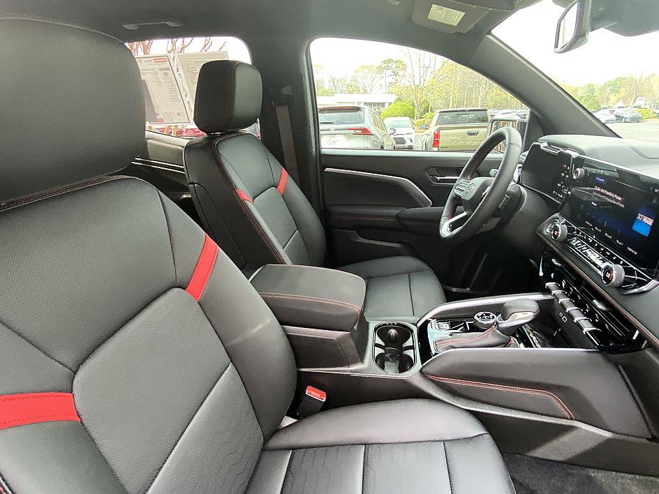 Used 2025 Chevrolet Colorado Z71 w/ Z71 Convenience Package 2 image 17