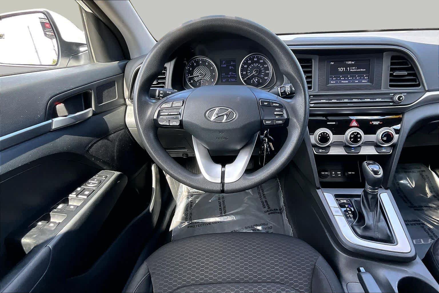 Used 2019 Hyundai Elantra SE w/ Cargo Package FWD image 5