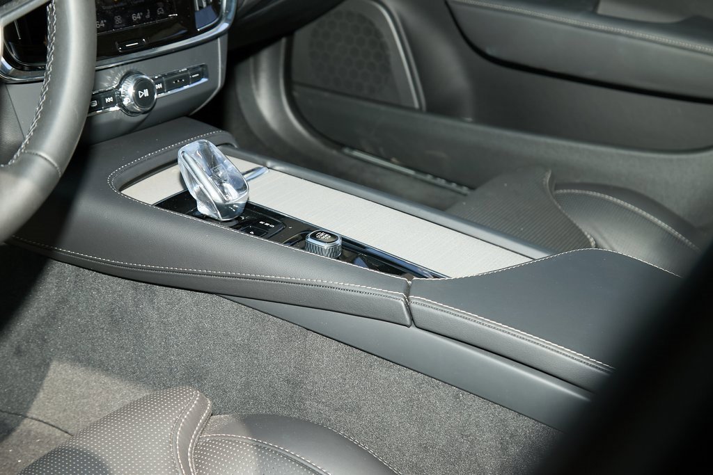 New 2026 Volvo V90 B6 Cross Country Ultra w/ Climate Package image 15