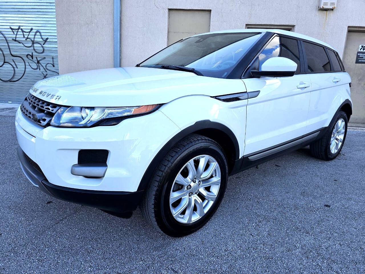 Used 2015 Land Rover Range Rover Evoque Pure image 4