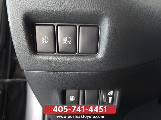 Used 2019 Toyota C-HR Limited FWD image 15