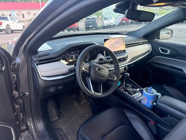 Used 2024 Jeep Compass Latitude AWD/4WD image 3