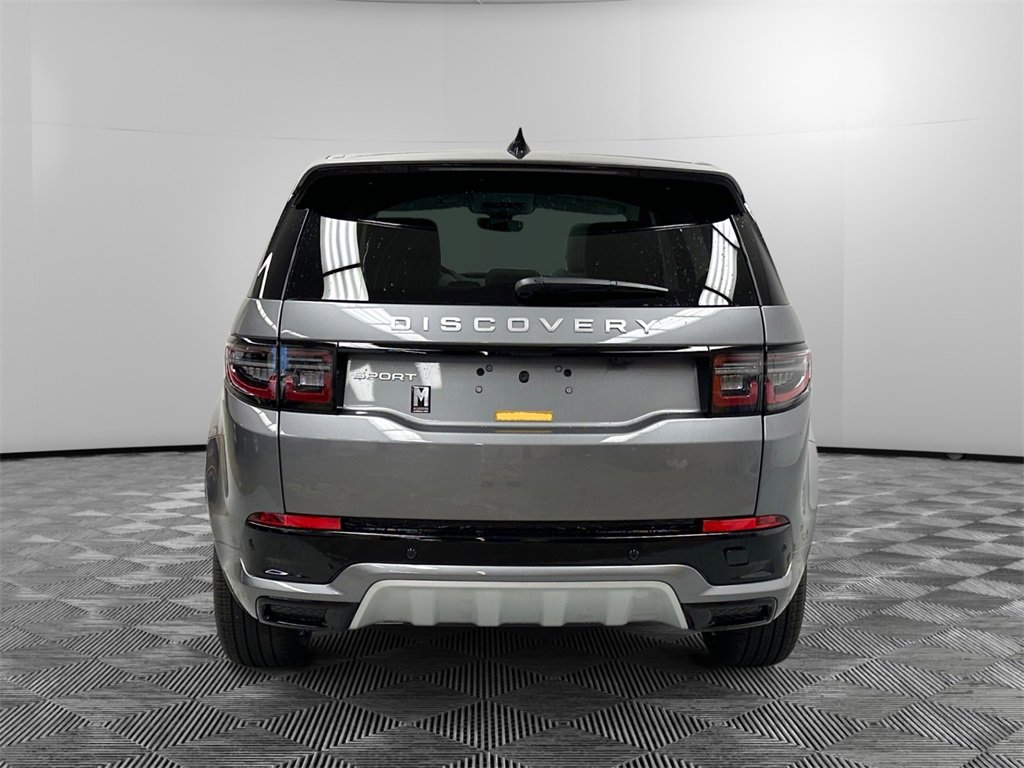 New 2025 Land Rover Discovery Sport S image 4