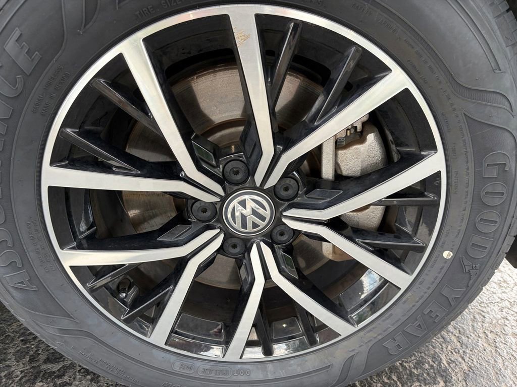 Certified 2021 Volkswagen Tiguan SE FWD image 30