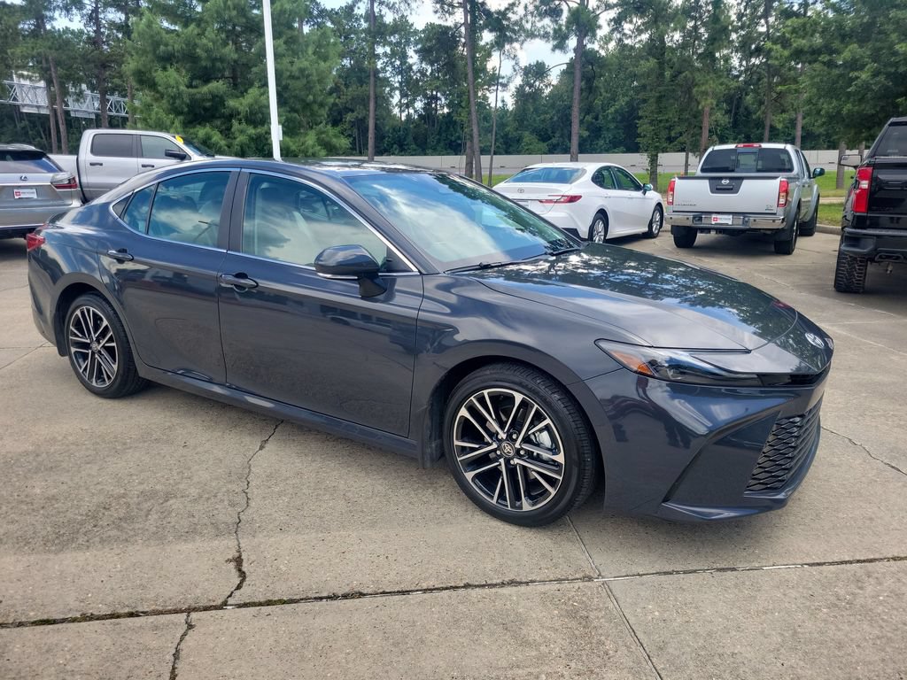 Used 2025 Toyota Camry XLE FWD image 10