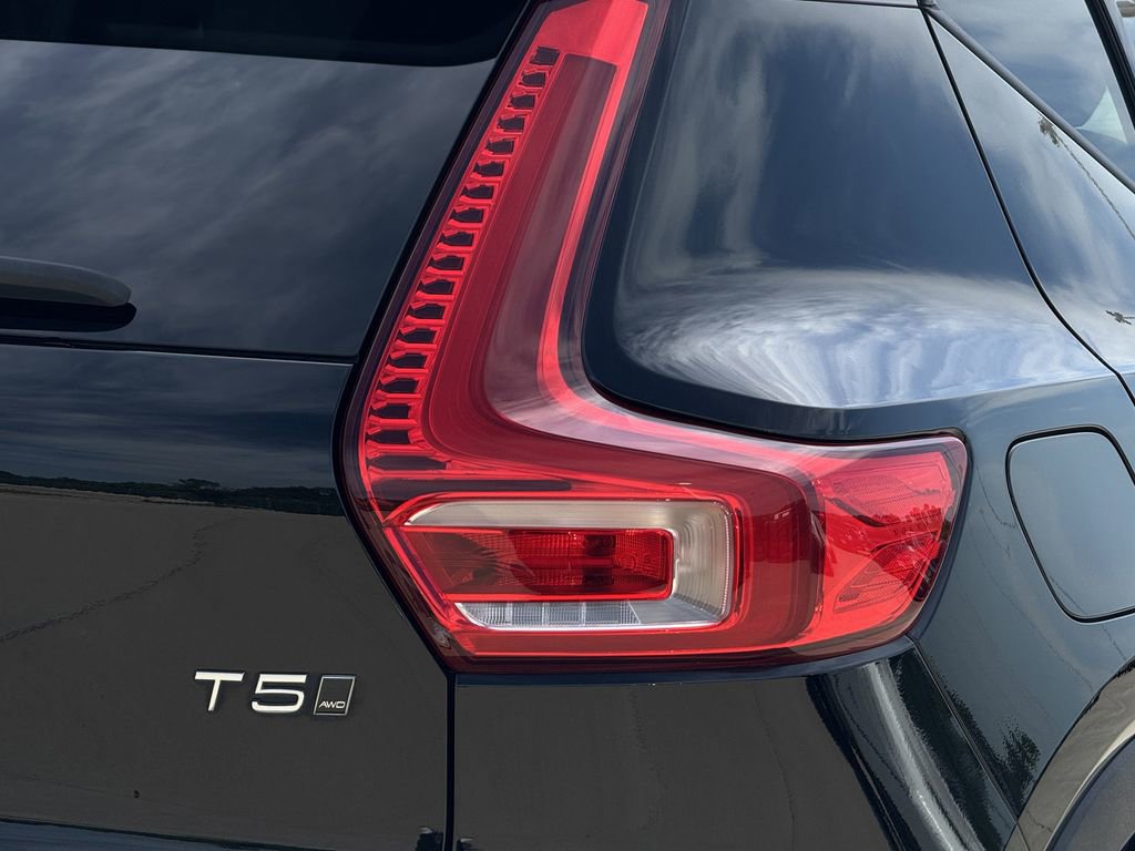 Used 2020 Volvo XC40 T5 Momentum w/ Protection Package Premier AWD/4WD image 10