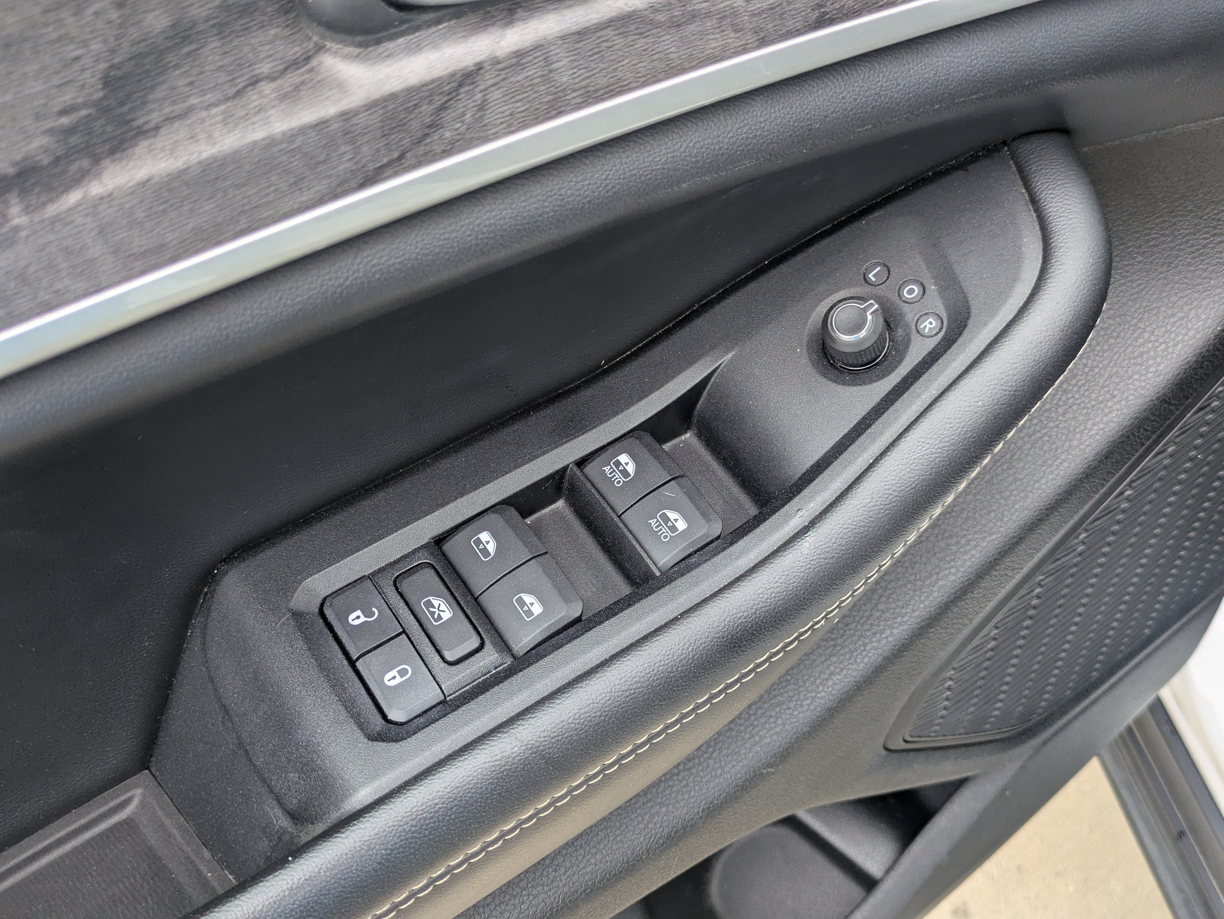 Used 2023 Jeep Grand Cherokee Limited AWD/4WD image 9