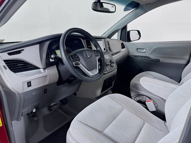 Used 2017 Toyota Sienna LE FWD image 7