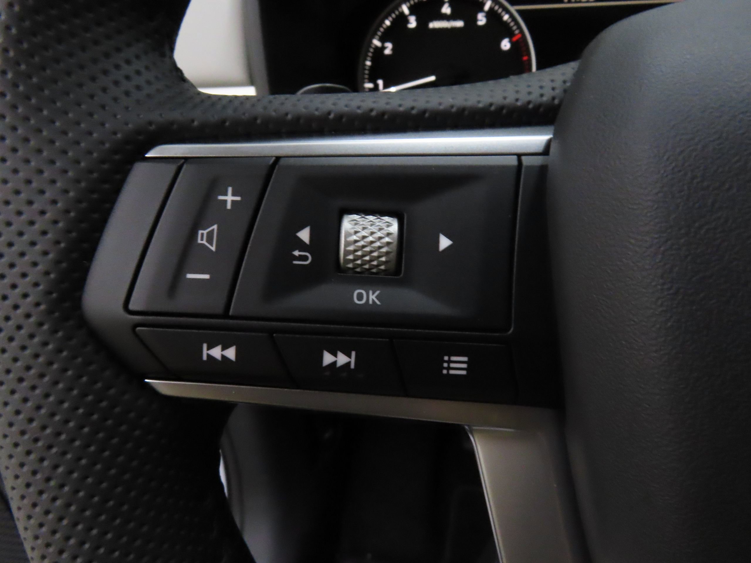 New 2025 Mitsubishi Outlander SE image 12