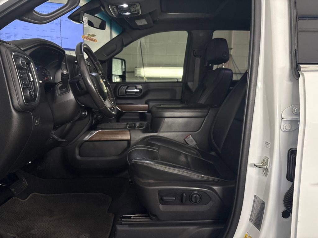Used 2022 Chevrolet Silverado 3500 High Country w/ Safety Package II image 16
