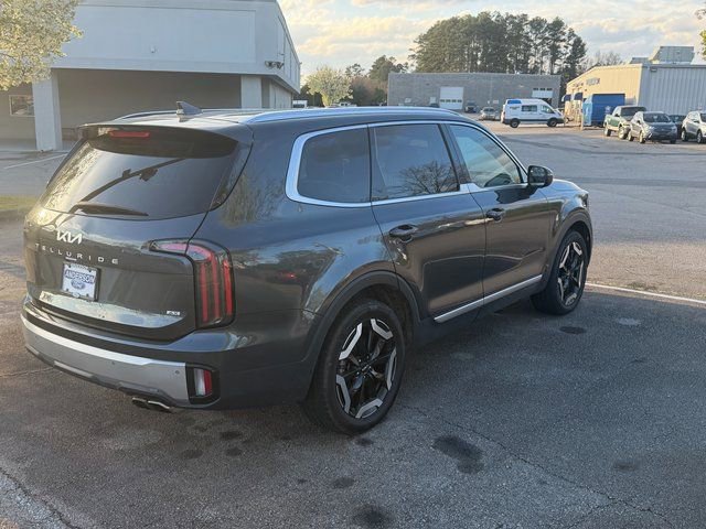 Used 2023 Kia Telluride EX w/ EX Captain's Chair Package AWD/4WD image 3
