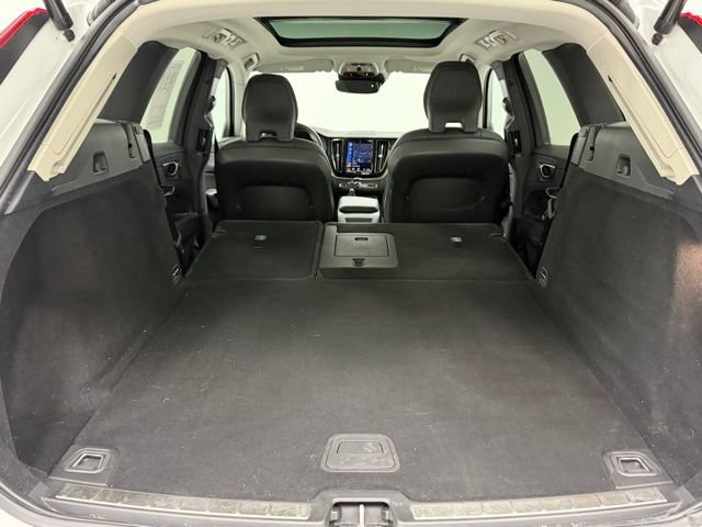 Used 2021 Volvo XC60 T6 Momentum image 29