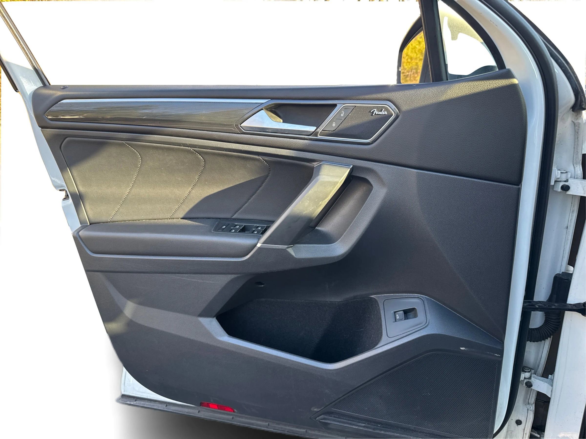 Used 2018 Volkswagen Tiguan SEL Premium image 22