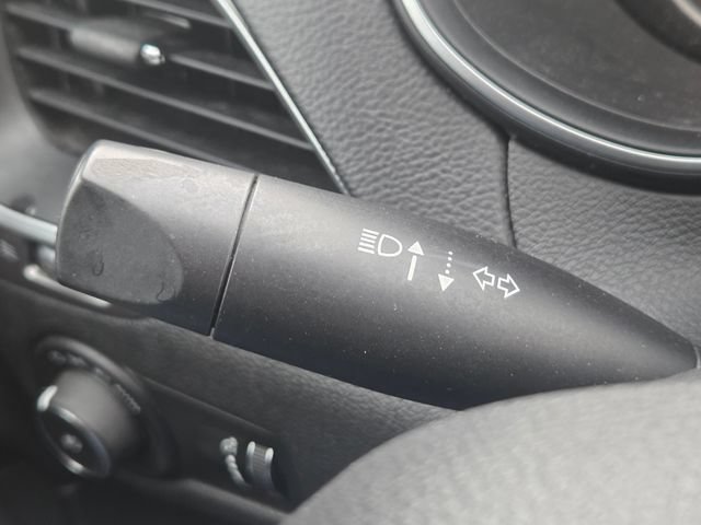 Used 2019 Jeep Cherokee Latitude w/ Cold Weather Group AWD/4WD image 39