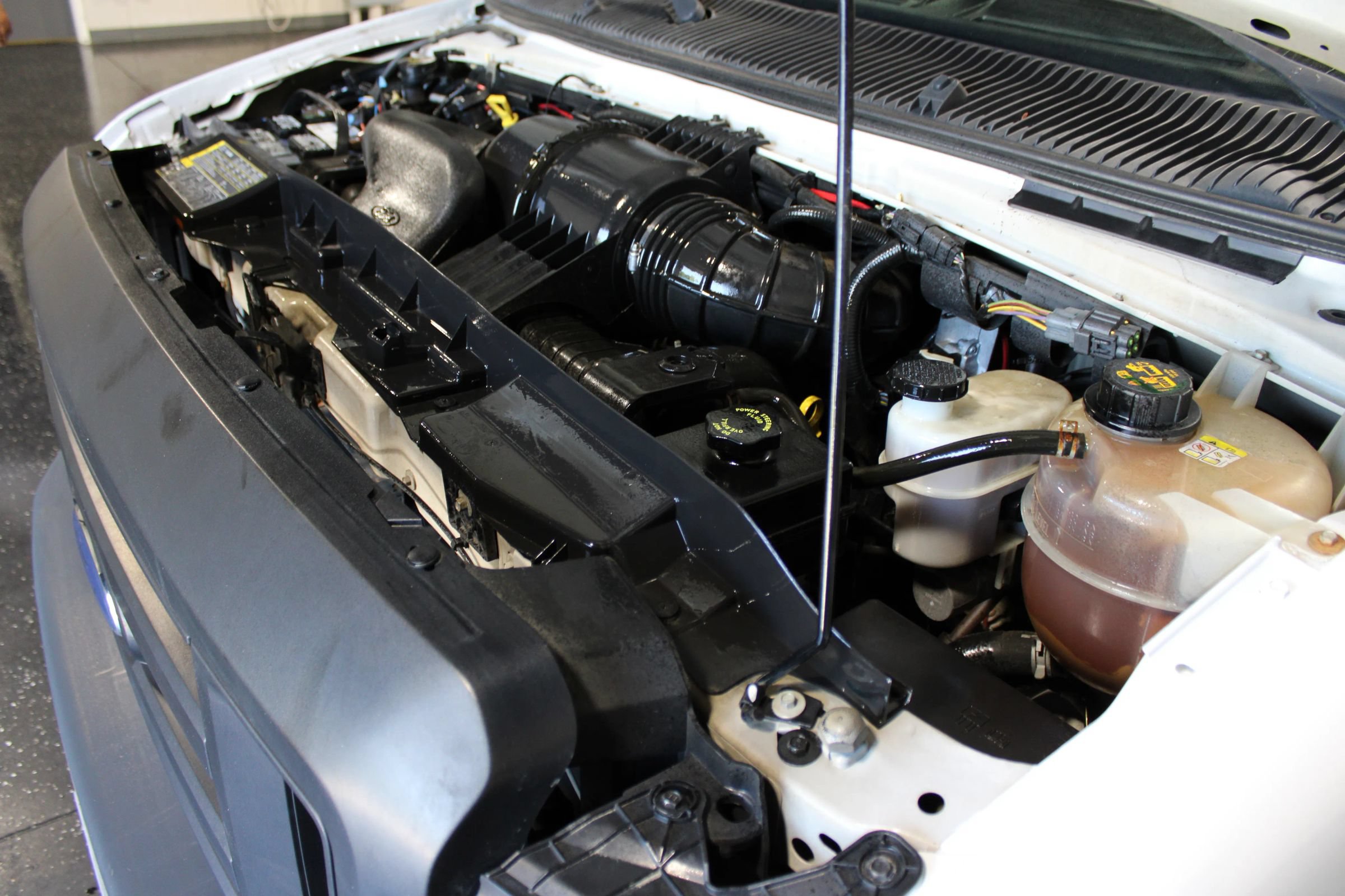 Used 2009 Ford E-350 and Econoline 350 Super Duty RWD image 27