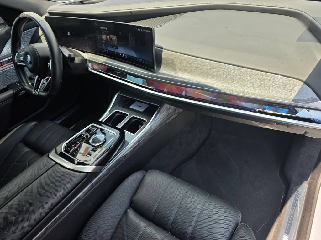 Used 2023 BMW i7 xDrive60 AWD/4WD image 27