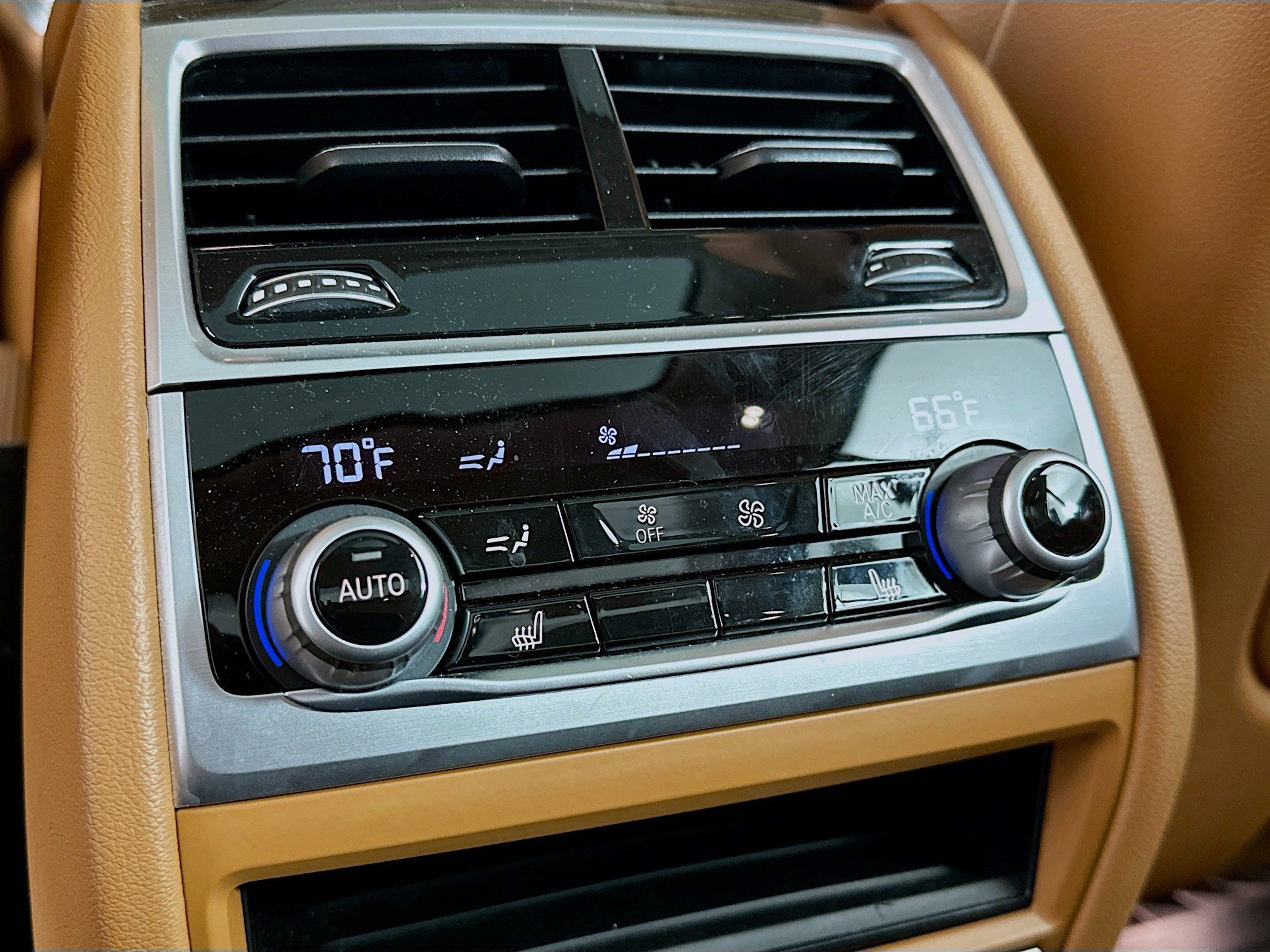 Used 2020 BMW 740i xDrive w/ Cold Weather Package image 29