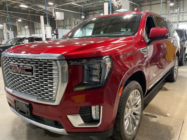 Used 2023 GMC Yukon XL Denali w/ Advanced Technology Package AWD/4WD image 2