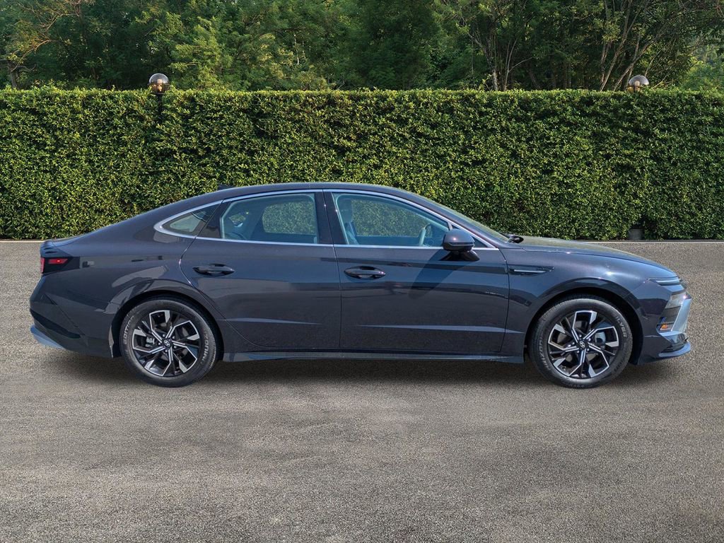 Used 2025 Hyundai Sonata SEL FWD image 3