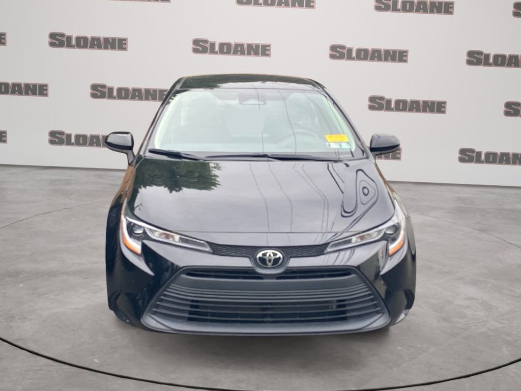 Used 2023 Toyota Corolla LE FWD image 3
