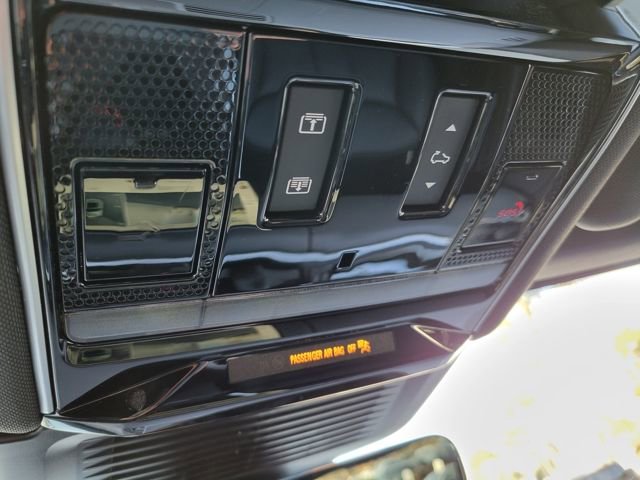 Used 2025 Land Rover Range Rover Sport image 38