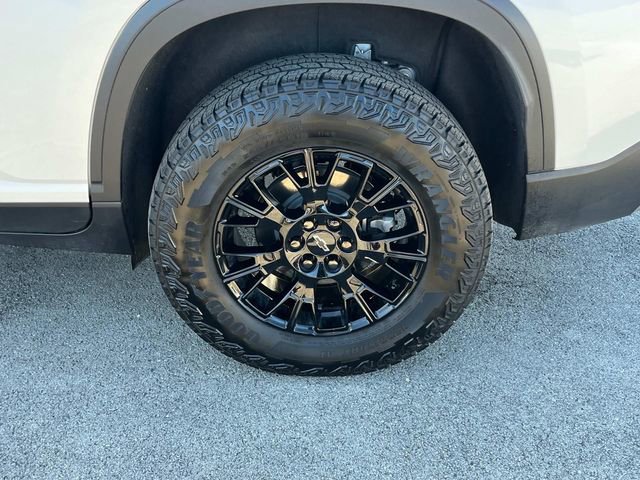 Used 2025 Chevrolet Traverse Z71 w/ Driver Confidence Package image 44