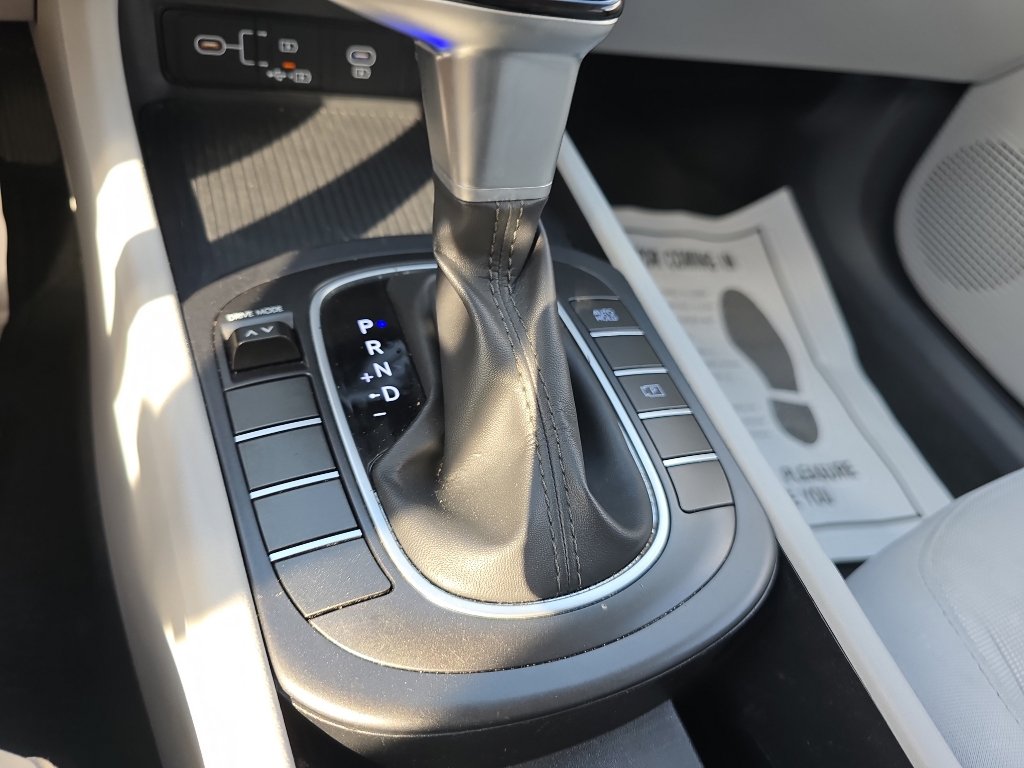 Used 2025 Hyundai Kona SEL FWD image 24