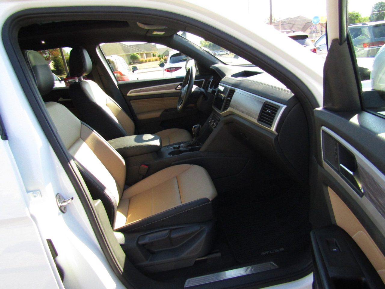 Used 2021 Volkswagen Atlas Cross Sport SE w/ Panoramic Sunroof Package image 29