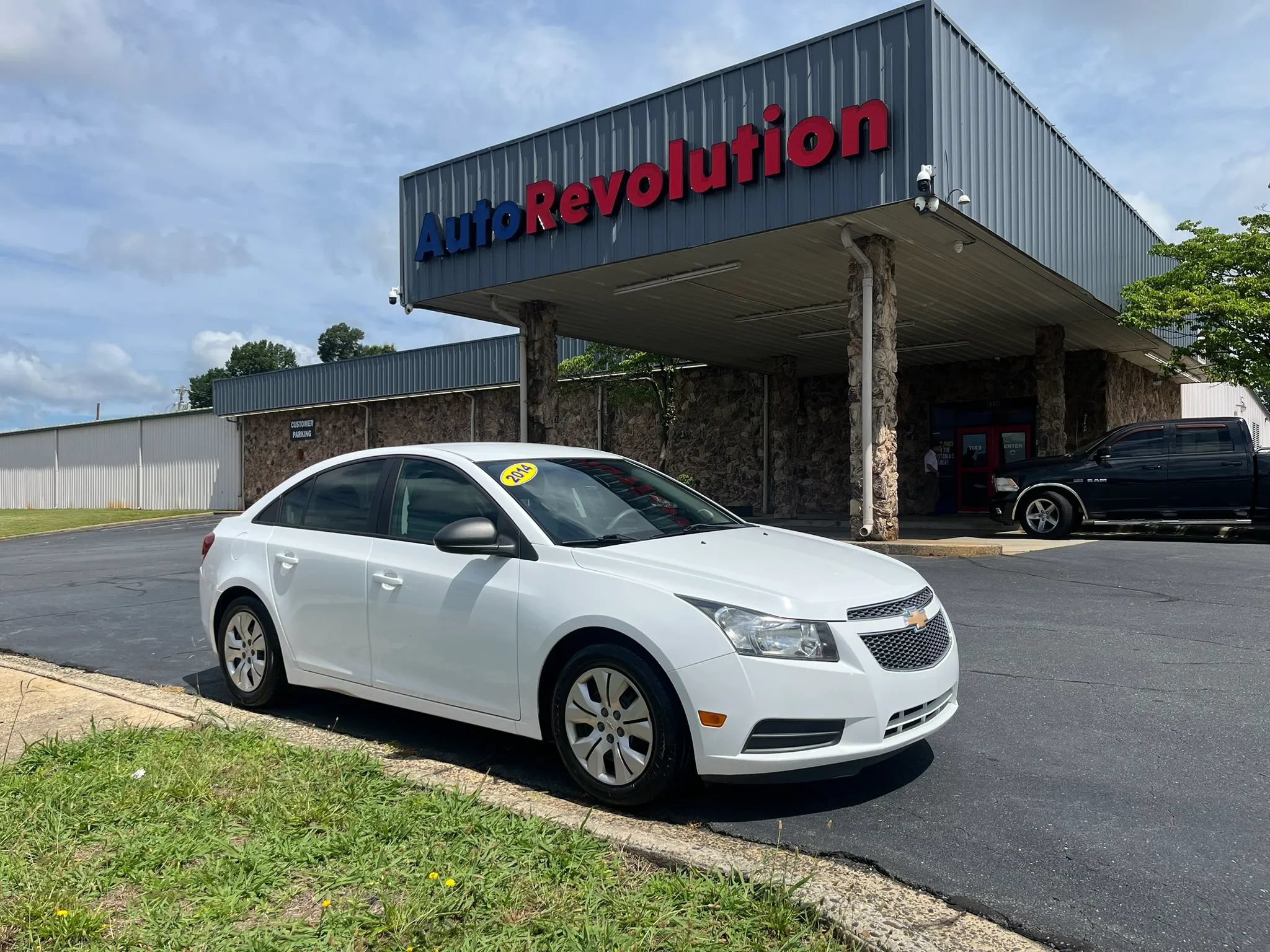 Used 2014 Chevrolet Cruze LS FWD image 1