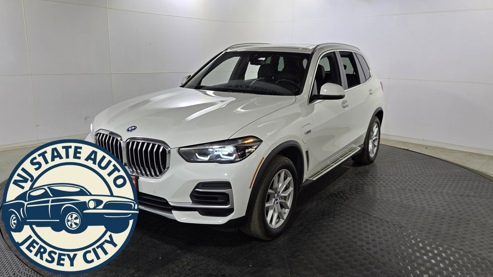 Used 2023 BMW X5 xDrive45e w/ Climate Comfort Package image 3