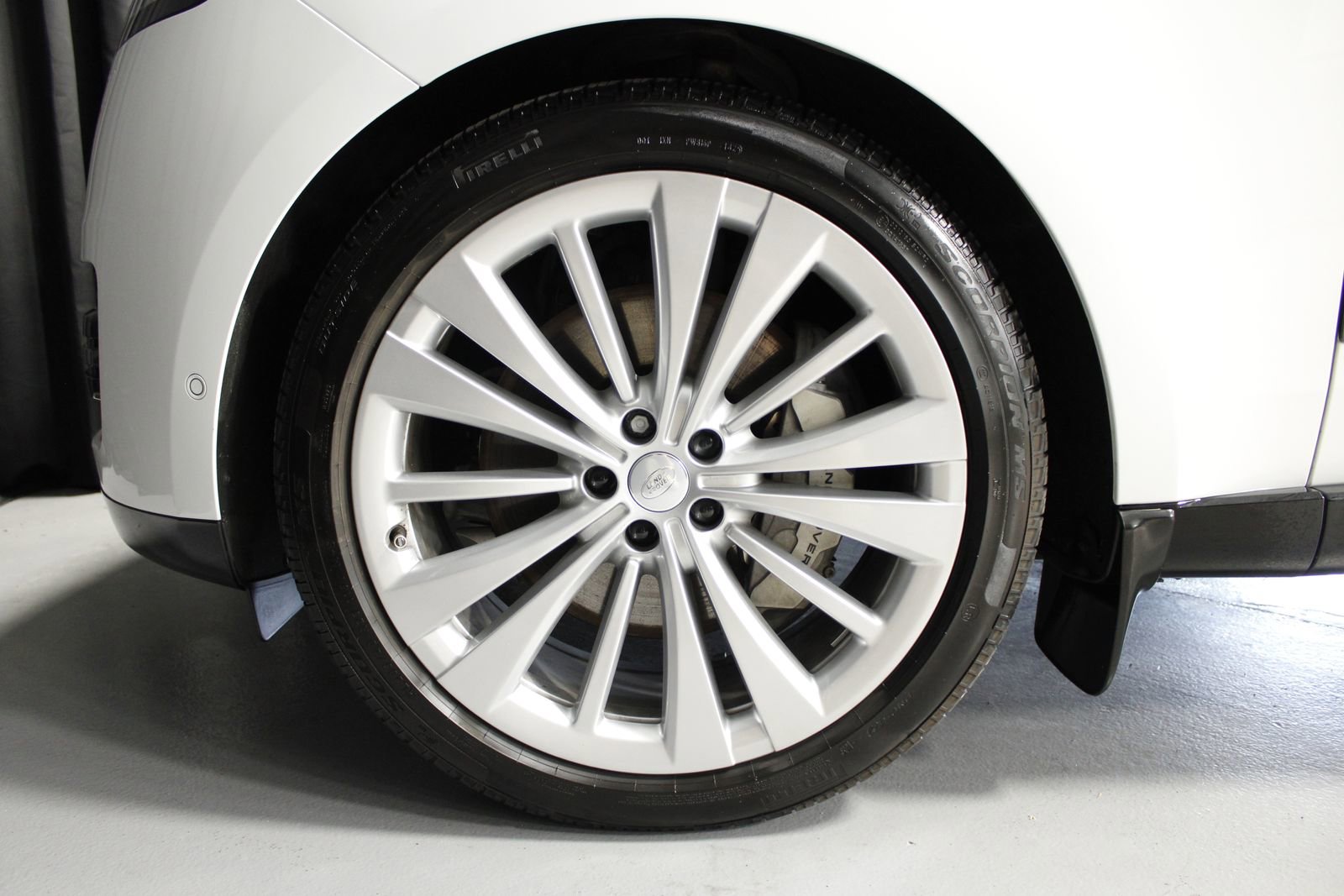 Used 2025 Land Rover Range Rover SE image 19