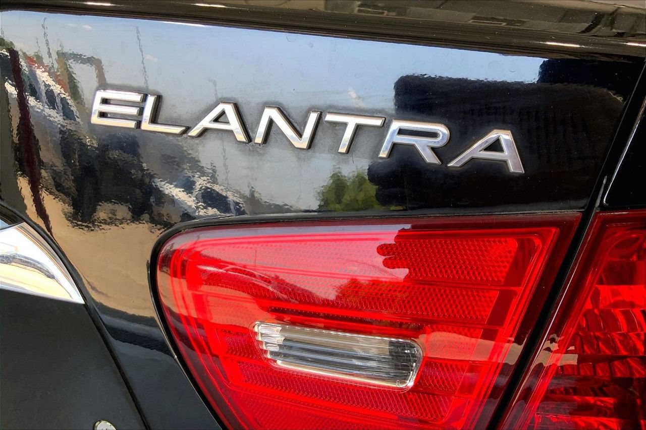 Used 2010 Hyundai Elantra GLS FWD image 7