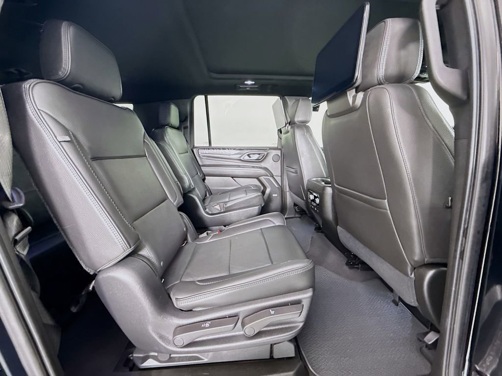 Used 2021 GMC Yukon XL Denali w/ Denali Premium Package AWD/4WD image 31