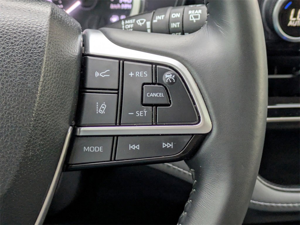 Certified 2023 Toyota Highlander LE image 28